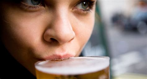 Heavy Drinkers Outlive Non Drinkers Cheers To That Cbs News