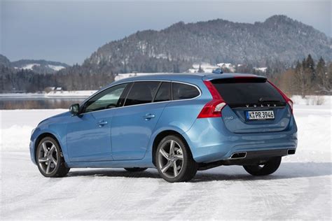 An advanced in chassis and a choice of driving mode. Volvo V60 model year 2015