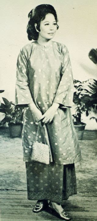 Kedah berhasrat mengembalikan kegemilangan melayu dengan mempopularkan pakaian tradisional melayu lama lengkap. File:Wanita Kedah.jpg - Wikimedia Commons