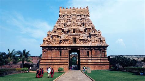Brihadeeswara Temple History Timings Story Location Architecture
