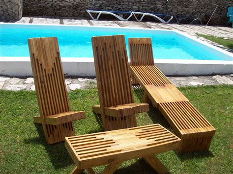 In summers, the beverage parties becomes favorite to all and people also go with different ways to keep their bodies super cool like taking outdoor showers, diving in outdoor pools and to have fun with garden water sprinklers! Beautiful Stacked Pallet Wood Lounge Set • 1001 Pallets
