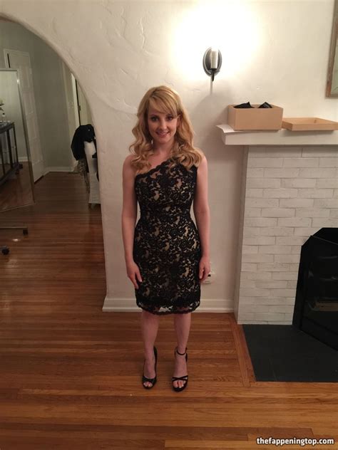 Cute Blonde Melissa Rauch Posing In Stockings Fappening