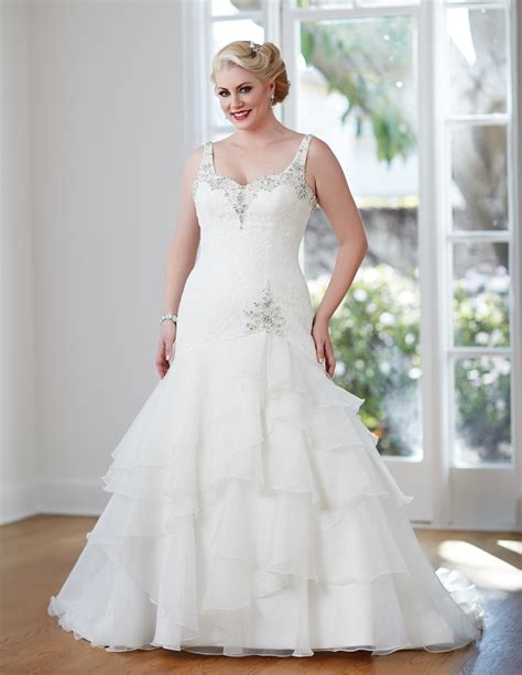 People always want someone to be around. Guide To Plus Size Wedding Dress Styles for Curvy Brides ...