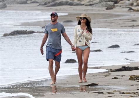 Jordana Brewster And Mason Morfit Have A Romantic Picnic At The Beach 34