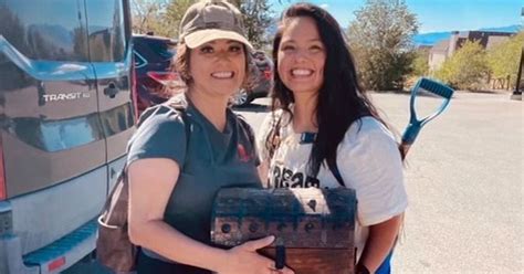 The Qr Hunt Winners 2 Sisters Who Found 20k In Hidden Utah Treasure