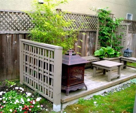 Garden Privacy Screen Made From Natural Materials Of Wood Bamboo