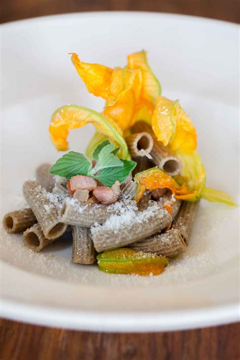We did not find results for: Pasta, fiori di zucca e guanciale: la ricetta per scoprire ...