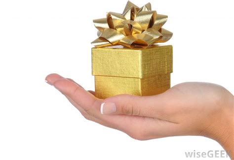 You can choose a gift for anyone, be it your mom, dad, sister, brother, grandparents, friends, relatives, neighbours, or colleagues, online from our website. What are Some Kinds of Decorative Boxes to Make?