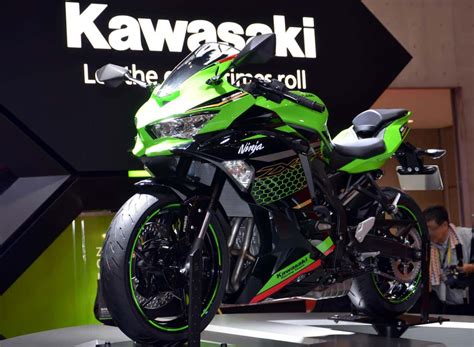 Ones which could rev as high as 19,000 rpm. Kawasaki Ninja ZX-25R : Avec un 4 cylindres qui prend 17 ...