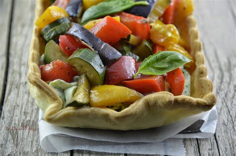 Torta salata delizia ai funghi una torta salata funghi cotto e formaggio filante, saporita, profumata. La via delle spezie: Torta salata con ricotta al pesto e ...