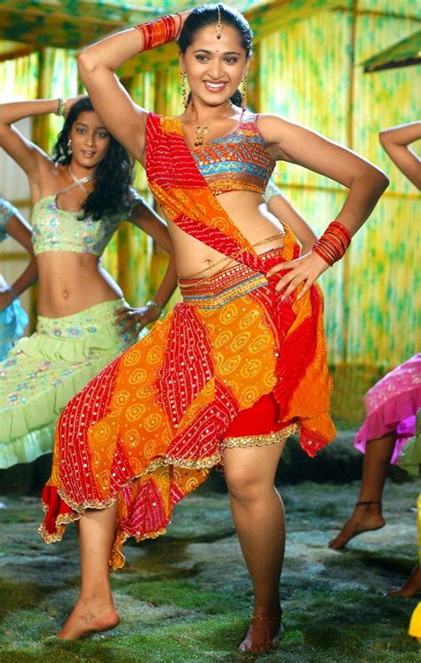Indian Hot Actress Anushka Shetty Hot Sexy Navel Show