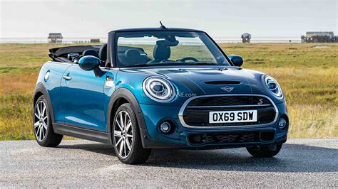 Mini cooper s convertible sidewalk edition launch price rs 45 lakh