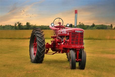 Big Red Farmall Tractor Photograph By Lori Deiter Pixels