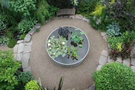 I love the pea gravel, the sitting area, the mirrors, watering cans, ok, i love it all. Low-Cost Luxe: 9 Pea Gravel Patio Ideas to Steal: Gardenista