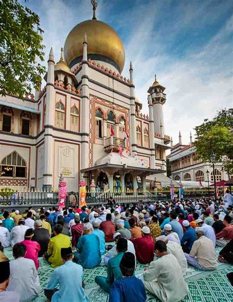 Hari raya aidilfitri (juga hari raya puasa) merupakan perayaan yang dirayakan oleh umat islam untuk menandakan berakhirnya bulan ramadan. Hari Raya Puasa (2019) - PhraCom