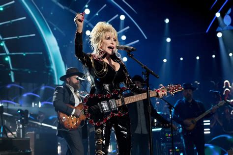 Dolly Parton Will Perform Rock Songs During Nfl Halftime Show