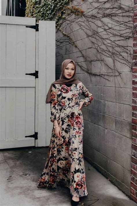 Baju ini bisa dikenakan untuk wanita yang berhijab ataupun tidak. Fashion Wanita Berhijab Terbaru - Salim Soraya | Pakaian ...