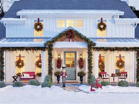 Everyday Wholesome | 35 Best Christmas Front Porch Decorations for the