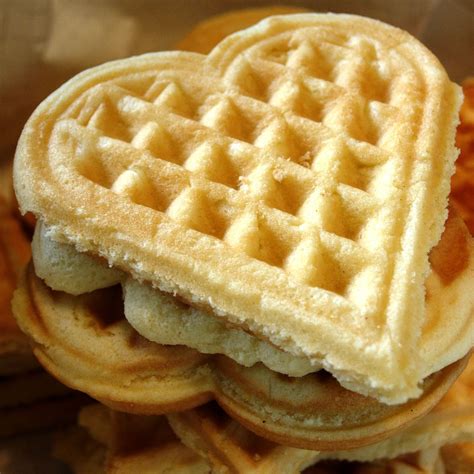 Oddělíme bílky od žloutků a bílky ušleháme do tuha. Wafel beslag recept - Wafels, Wafel recepten en Voedsel ideeën