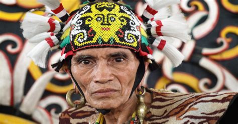 Desa Dayak Pampang Samarinda Kearifan Budaya Suku Dayak Okezone Travel