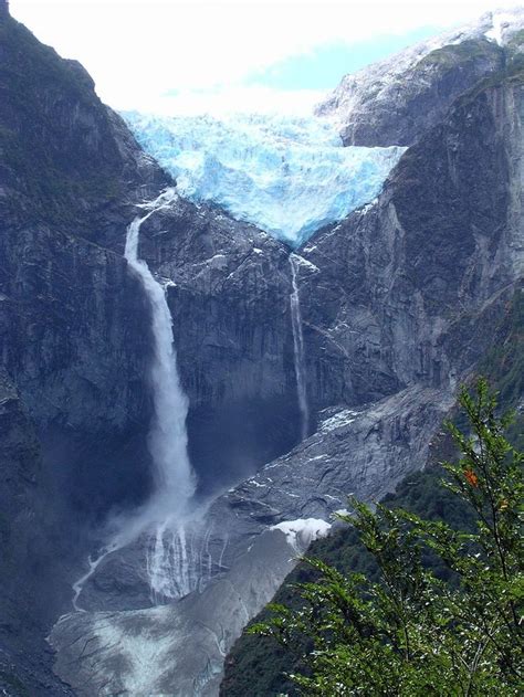 Cascada De Ventisquero Colgante Waterfall Of The Hanging Glacier