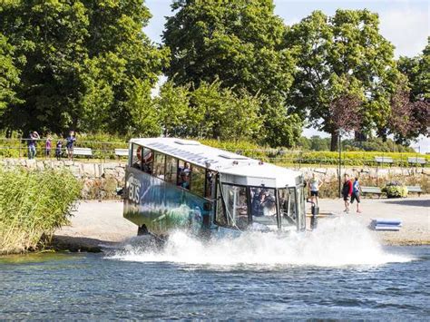Stockholm Sightseeing P Land Och Vatten Med Amfibiebuss Getyourguide