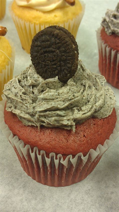 Red Velvet Oreo Cupcake | Red velvet oreo cupcakes, Red velvet oreo, Oreo cupcakes