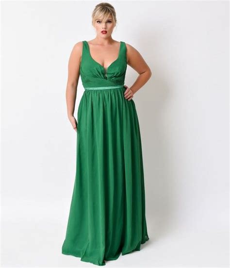 The most stylish plus size evening dresses are available on sefamerve with sequined, chiffon and many more models. Plus Size Emerald Green Pleated Chiffon Illusion Deep V ...
