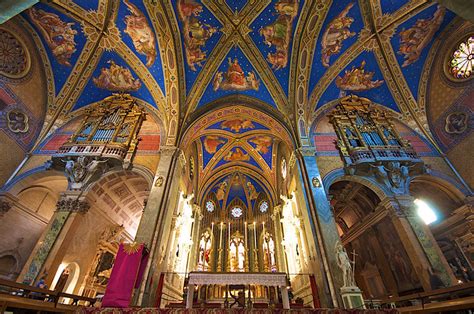 Under the starry vaults of Santa Maria sopra Minerva - Italian Ways