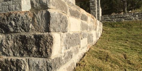 Hillside Retaining Wall Using Texas Lueders Stone Outdoor Living