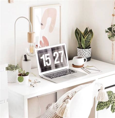 20 Cute Desk Decorations To Brighten Up Your Workspace
