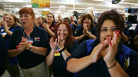 Workers Reveal What It S Really Like To Work At Walmart