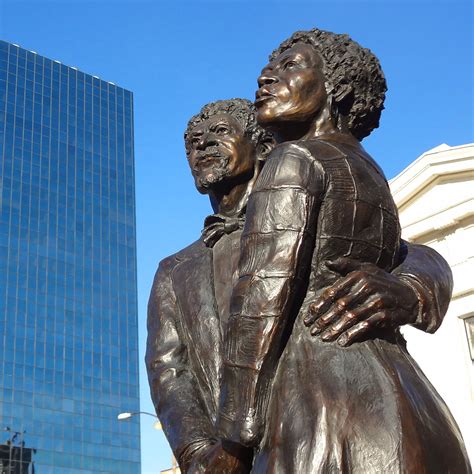 Dred And Harriet Scott Statue Jefferson National Expansion Memorial