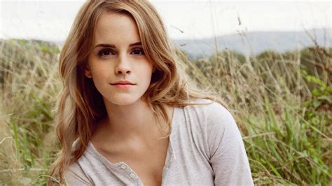 Download Emma Watson In A Grass Field Wallpaper