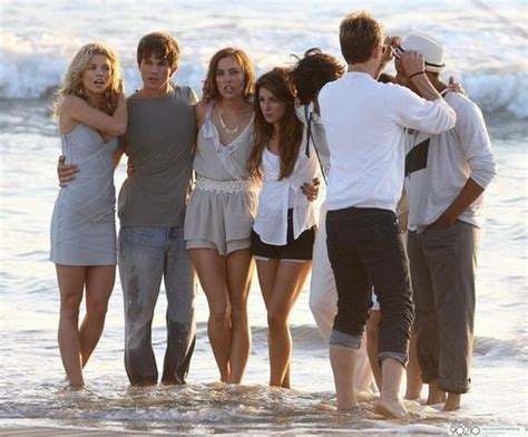 The Cast Of 90210 Poses For A Photo Shoot In Manhattan Beach 90210