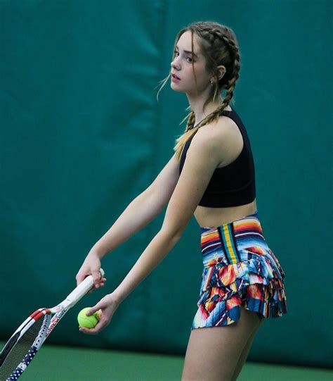 【画像あり】アメリカの女子テニスプレイヤーさん、セクシー過ぎてコートに立っただけでゲームセット