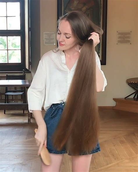 Video Rapunzel In The Museum Realrapunzels Long Hair Styles Long
