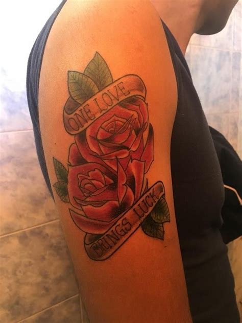 Tatuaje De Rosas Tradicional Tatuajes De Rosa Tradicionales Rosa