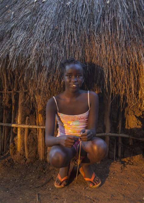 Anuak Tribe Girl In Abobo The Former Anuak King Village Gambela