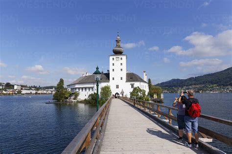 Austria Upper Austria Salzkammergut Lake Traunsee Gmunden Castle