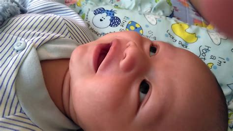 Di usia 1 bulan, kata gavin bayi sudah bisa mengena suara bunda lho. perkembangan bayi 2 bulan - YouTube