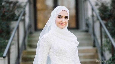 Jadi Ratu Sehari, 5 Inspirasi Gaun Pengantin Berhijab yang ...