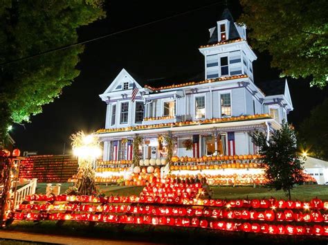 This West Virginia Home Puts 3000 Pumpkins On Display Every Halloween