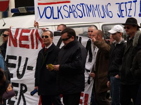 Er wurde vor allem für seine führerschaft der „volkstreuen außerparlamentarischen opposition (vapo). de.indymedia.org | Wien: Braune Koalitionen gegen die EU