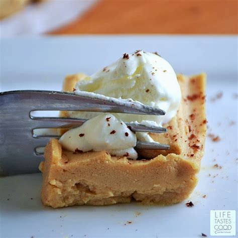 This unbelievably creamy peanut butter pie with peanut butter filled cookie crust is going to be your new favorite dessert! Low Carb Peanut Butter Pie | Life Tastes Good