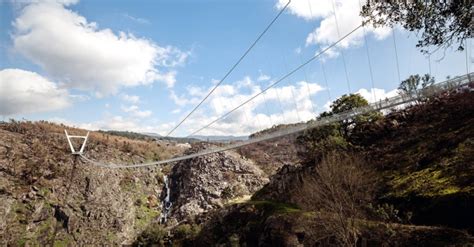 Situada em arouca, esta estrutura fará parte integrante dos passadiços do paiva e promete atrair imensos visitantes a esta região do centro de portugal. A maior ponte pedonal suspensa do mundo está a nascer em ...
