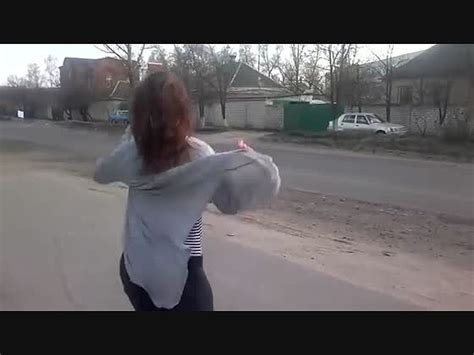 Twerking Girl Distracts Driver Who Crashes Into Motorcycle Sapo Vídeos