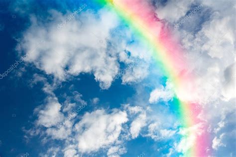 Bright Rainbow In Sky — Stock Photo © Daliu 129694780