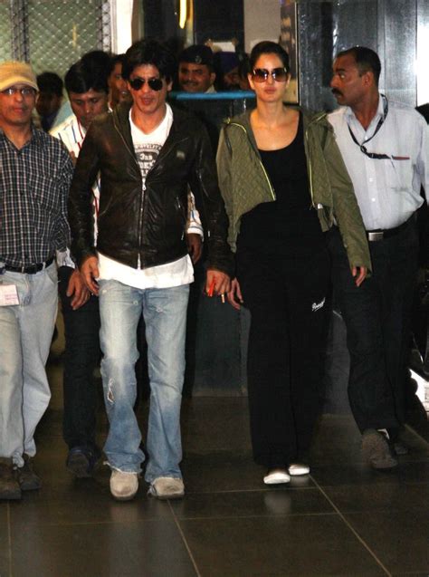 Shah Rukh Khan With Katrina Kaif Coming Out Of Mumbai International Airport On Arrival From