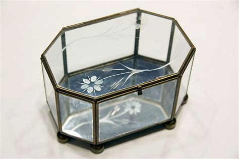 Us $14.99 16d 14h 9m. ETCHED GLASS FLOWER FLORAL VANITY JEWELRY TRINKET BOX ...